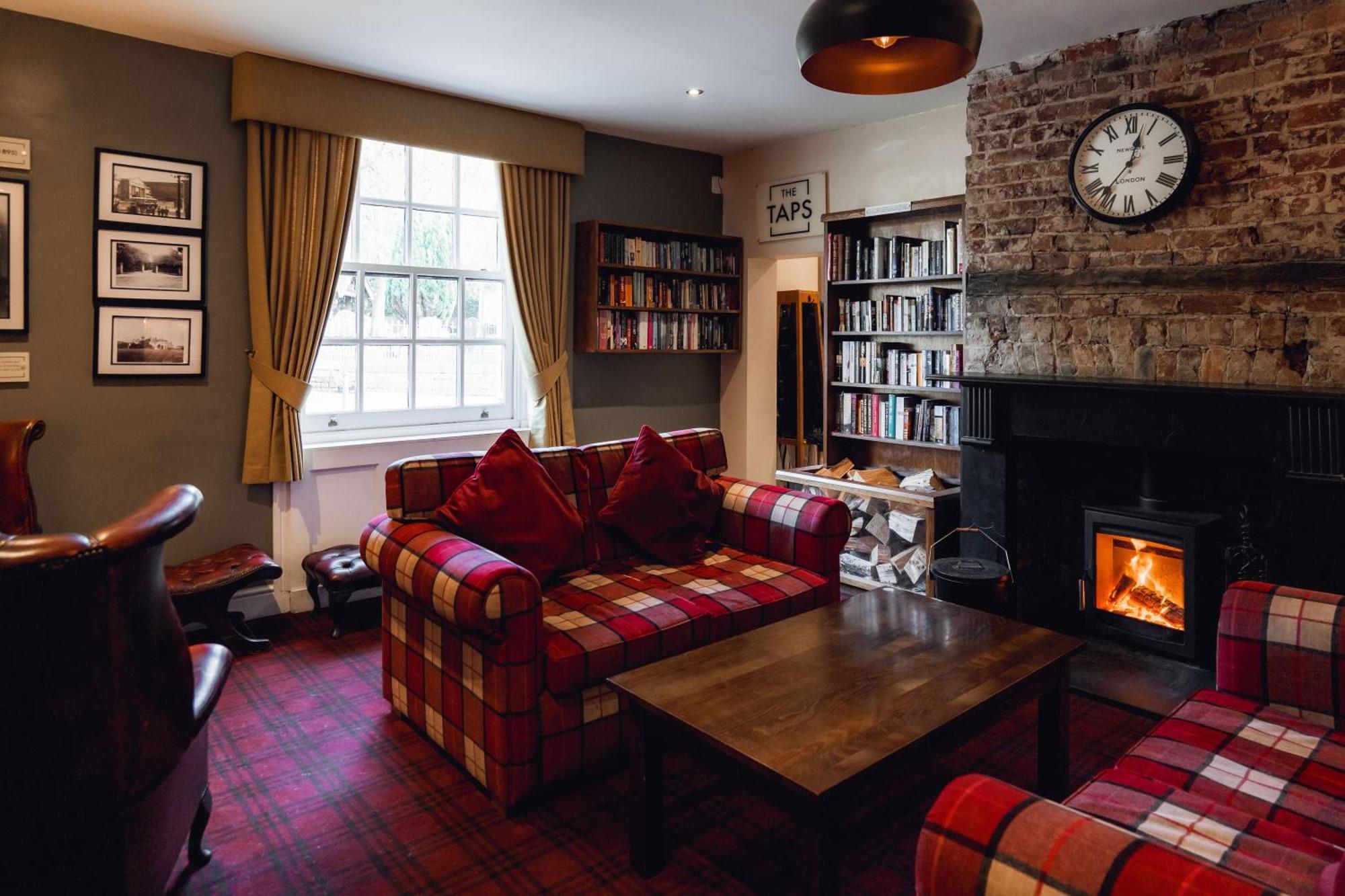 The Kirkfield Hotel Newton-le-Willows Exterior foto